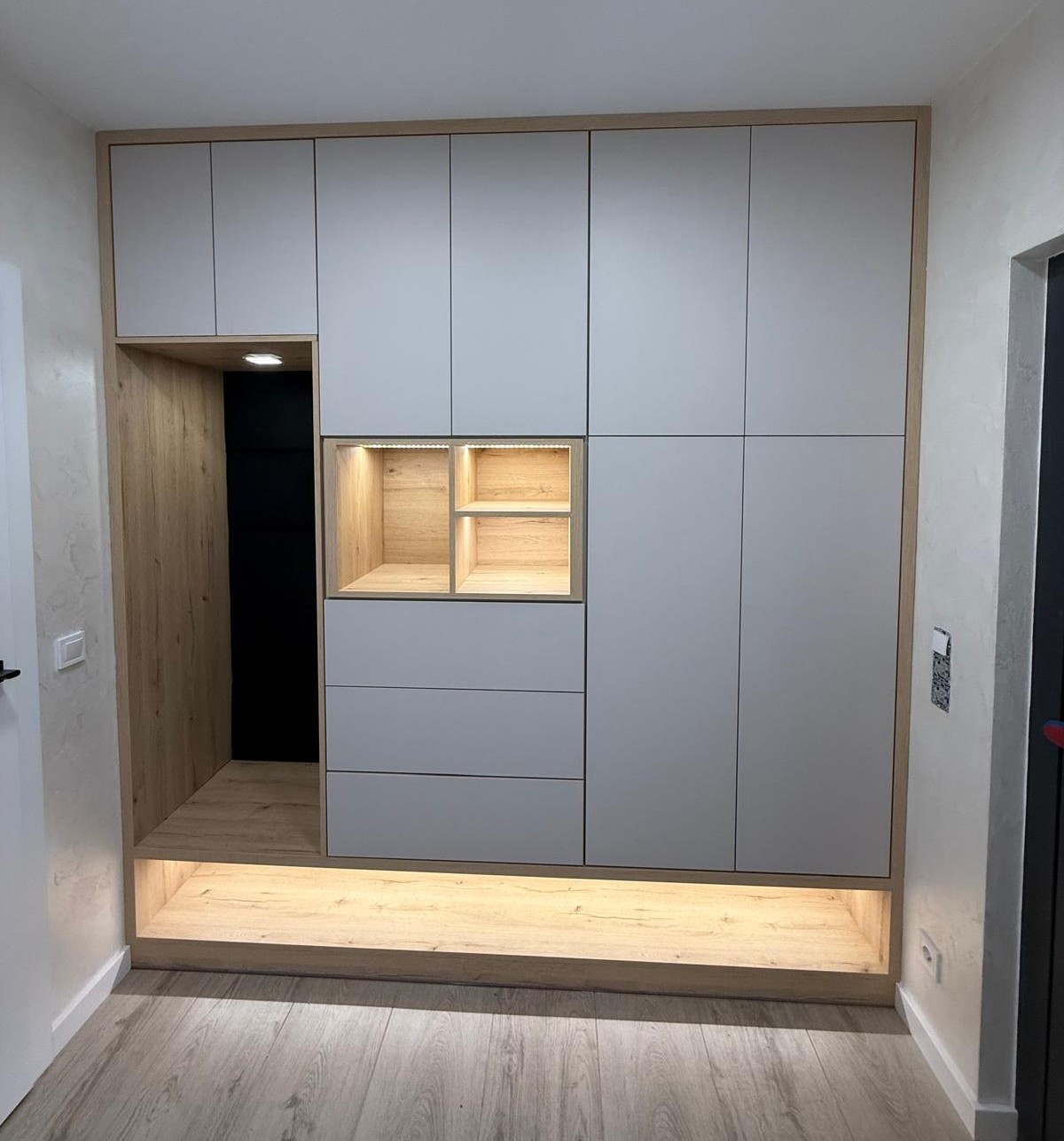 Skabsløsning til entré