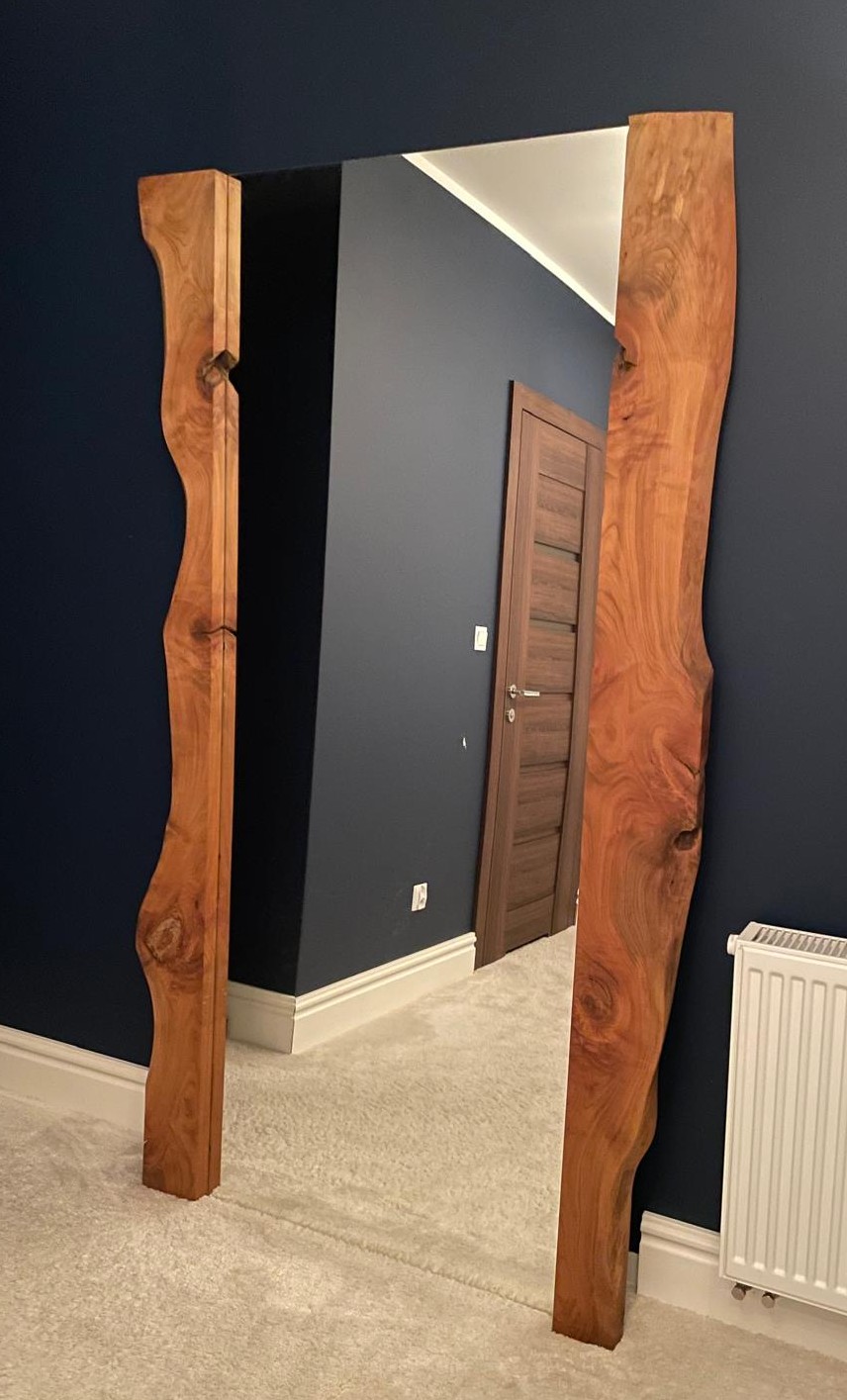 Snedker laver hylder