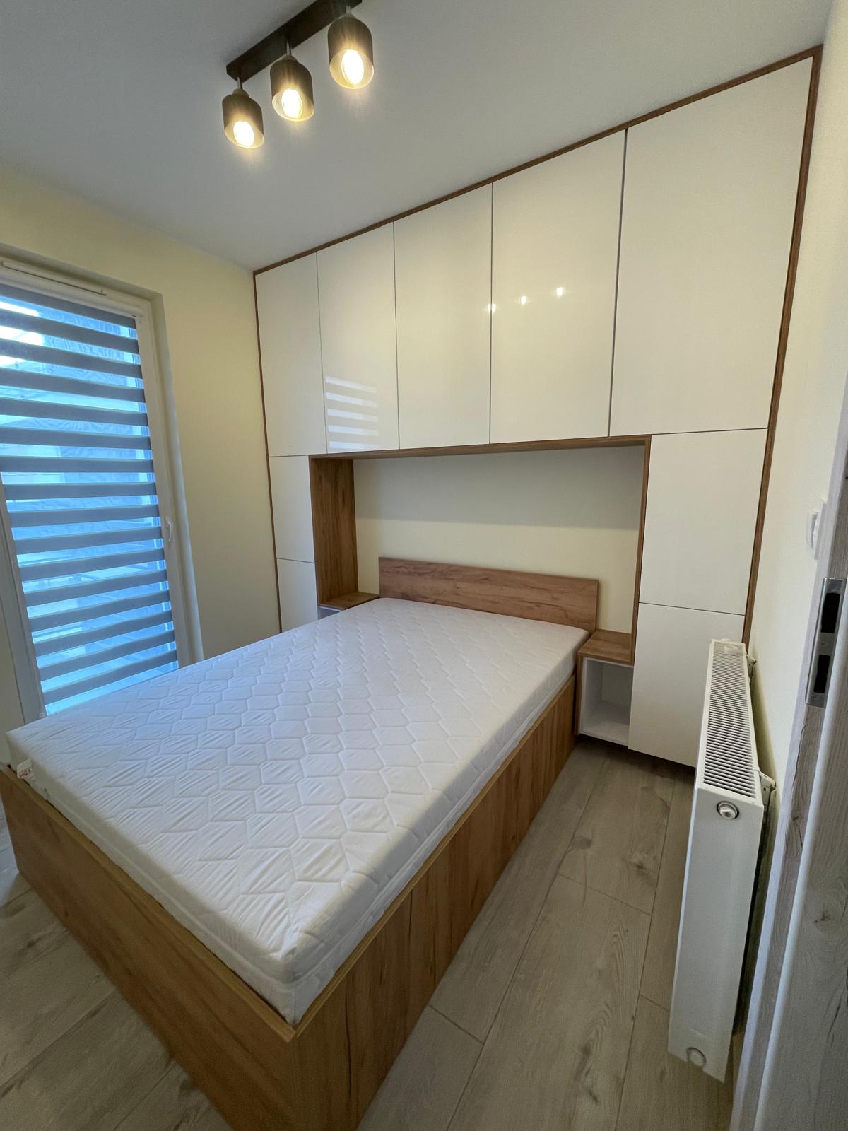 Væg med træpaneler