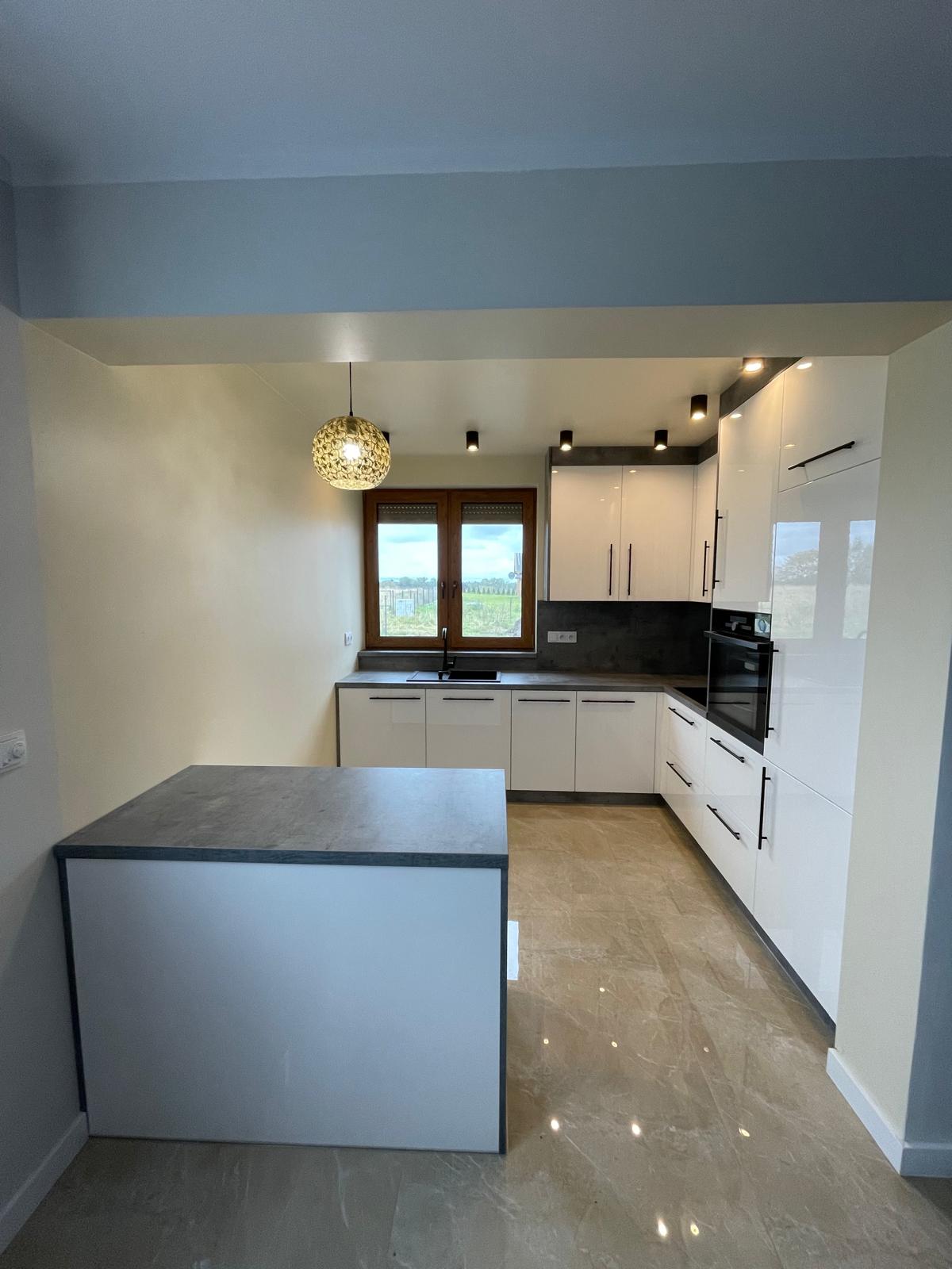 Rummeligt familiekøkken